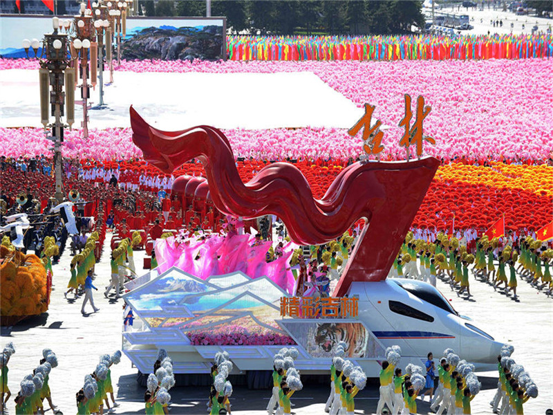 國(guó)慶60周年“精彩吉林”國(guó)慶彩車(chē).jpg